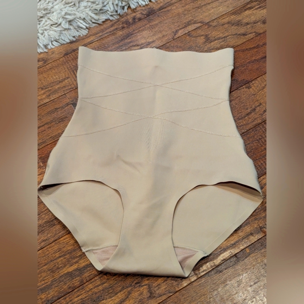 STRM LINE Firm Control nude Bonded Leg Hi Waist Shaping Brief Panty Womens Sz S